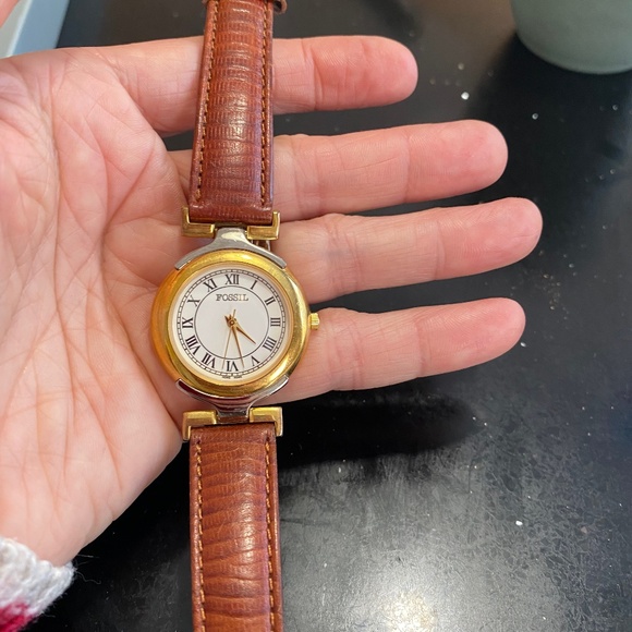 Vintage 90’s Fossil Watch - Picture 10 of 10
